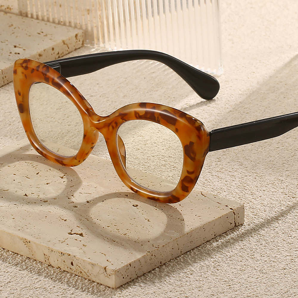 KLASSNUM Trendy Bold Lines Cat - Eye Piece Magnifier reseña y precio